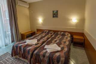 Отель Family Hotel Venera Свети-Влас Двухместный номер с 1 кроватью или 2 отдельными кроватями и балконом-4